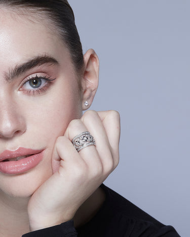 Anillo 91 diamantes, oro blanco