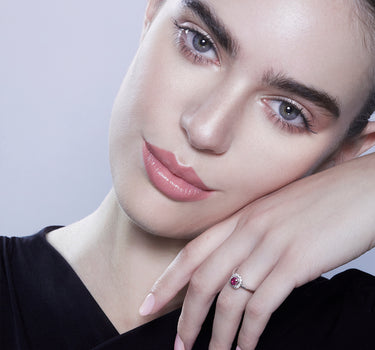 Anillo Rubí, oro blanco