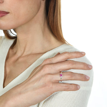 Anillo Candel rubí y diamantes, oro blanco
