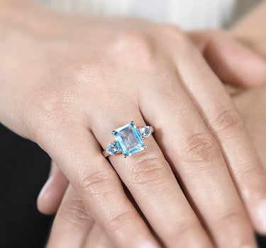 Anillo Candy Trio topacio azul, oro