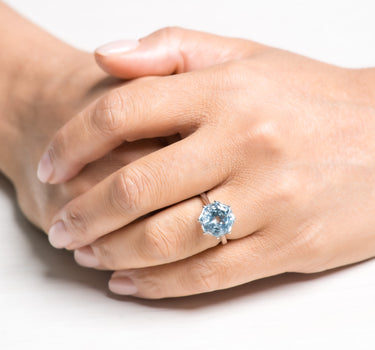 Anillo Carla topacio azul, plata