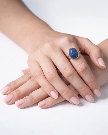 Anillo Cassis sodalita, plata dorada