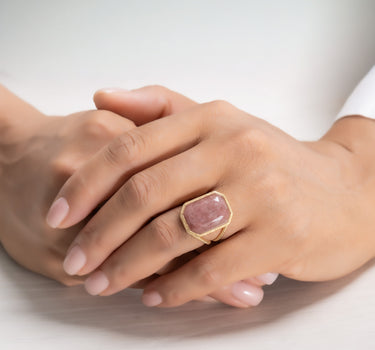 Anillo Hill cuarzo rojo, plata dorada