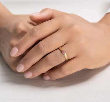 Anillo Lim mini, cuarzo rojo, plata dorada