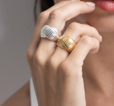 Anillo Met, plata dorada