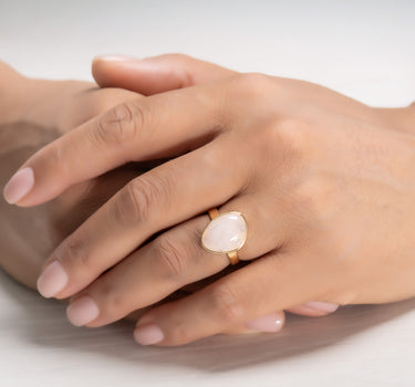 Anillo Percy cuarzo rosa, plata dorada