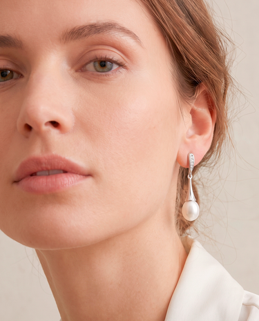 Pendiente Janine diamantes y perla, oro blanco