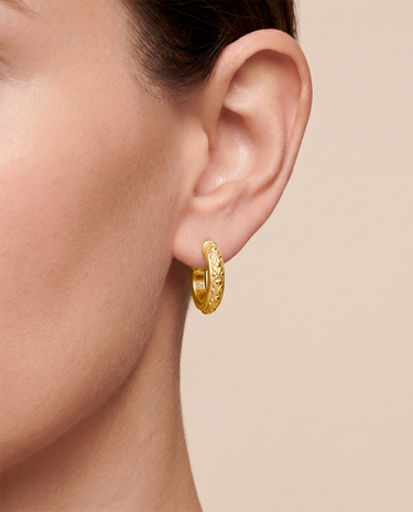 Pendientes Mencía P, plata dorada