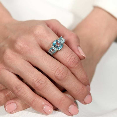 Anillo Cushion topacios azules, plata