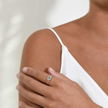 Anillo Victoria Mini topacio azul y diamantes, oro blanco