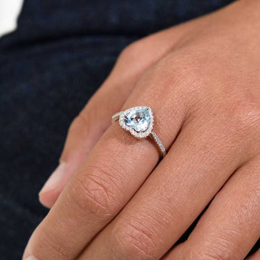 Anillo Victoria Heart topacio azul y diamantes, oro blanco